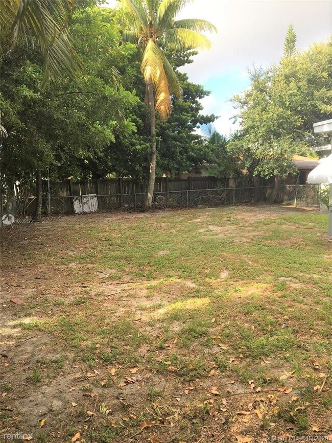 Foto del edificio - 3 br, 1 bath House - 3231 SW 32nd Ave