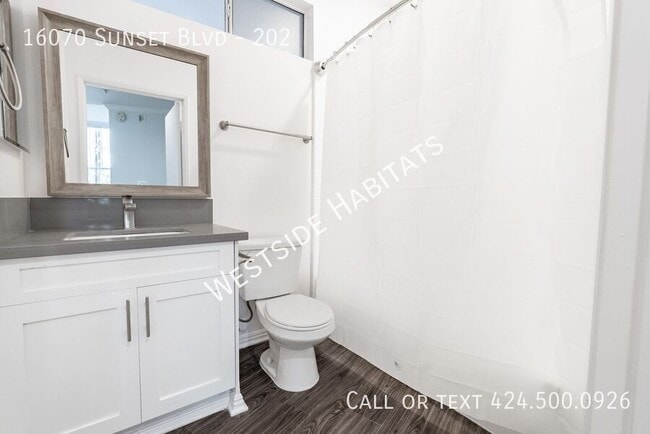 Building Photo - 16070 W Sunset Blvd