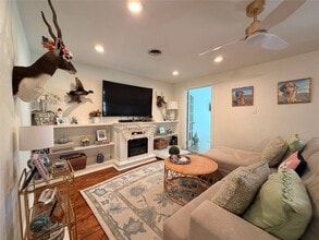 Building Photo - 5522 Avenue O 1/2