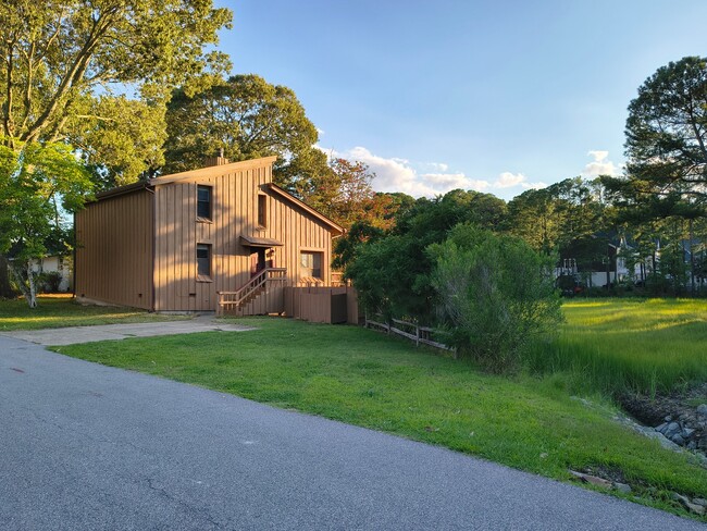 Building Photo - 412 Indian Ave