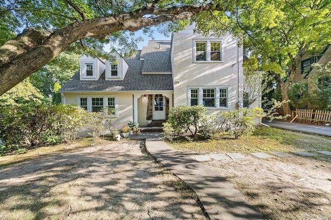 Photo - 84 Harvard Dr House