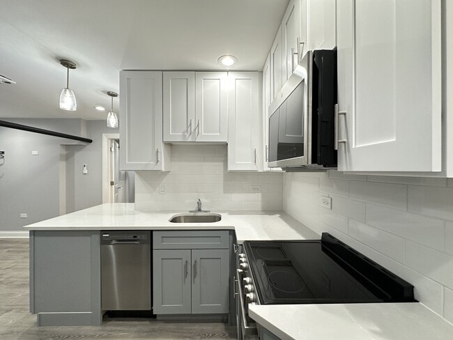 Building Photo - 1224 W Rosemont Ave