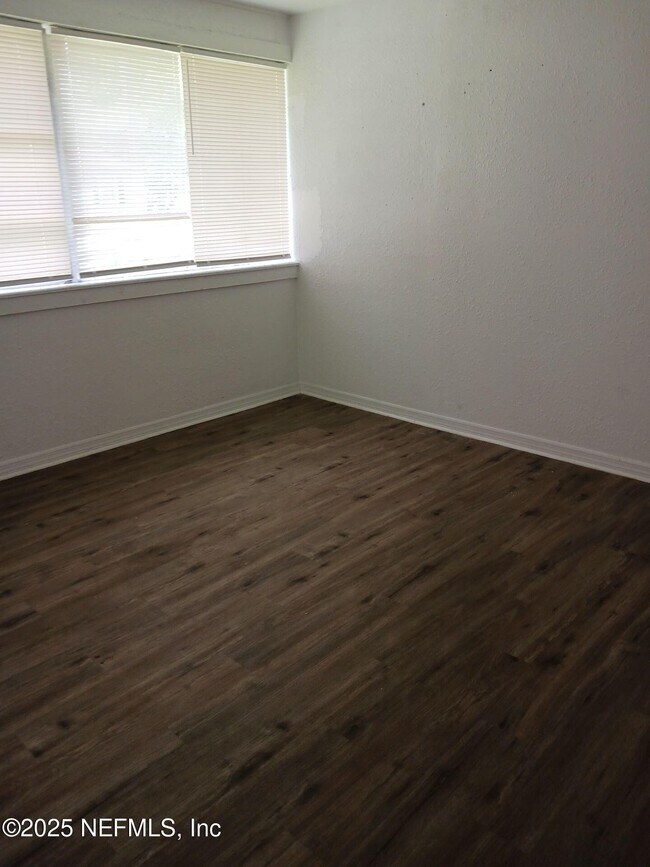 Foto del edificio - 1651 W 34th St