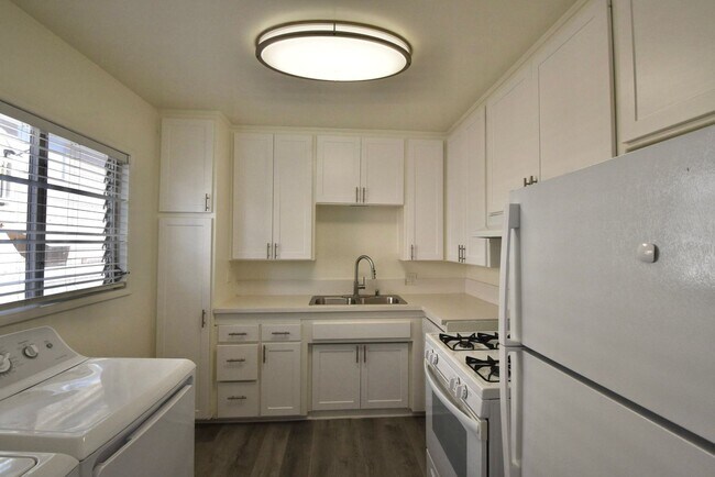 Foto del edificio - 4334 Mammoth Ave