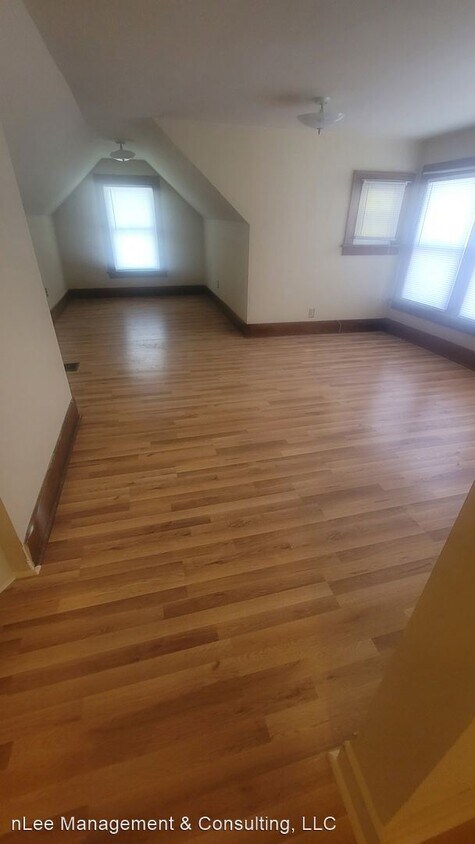 Building Photo - 3 br, 1 bath House - 3216 Seneca Street