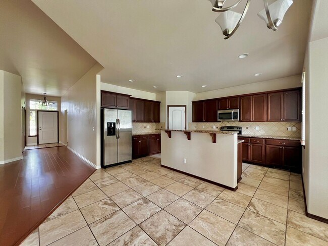 Foto del edificio - Home in West Valley with garage & back yard!