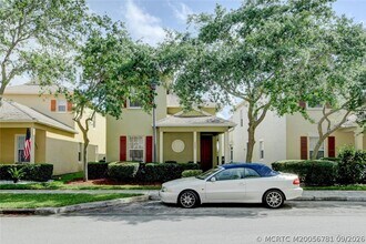 Building Photo - 2085 SE Avon Park Dr
