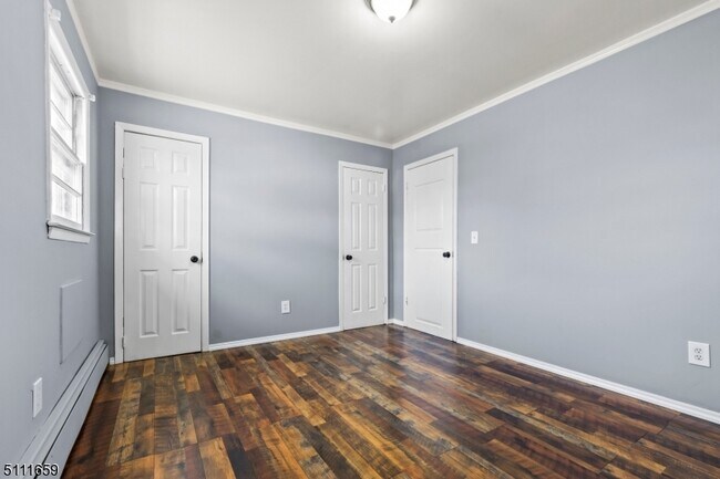 Foto del edificio - 557 E Elm St
