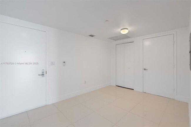 Foto del edificio - 475 Brickell Ave