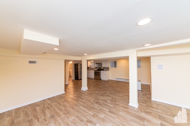 Building Photo - 5849 N Maplewood Ave