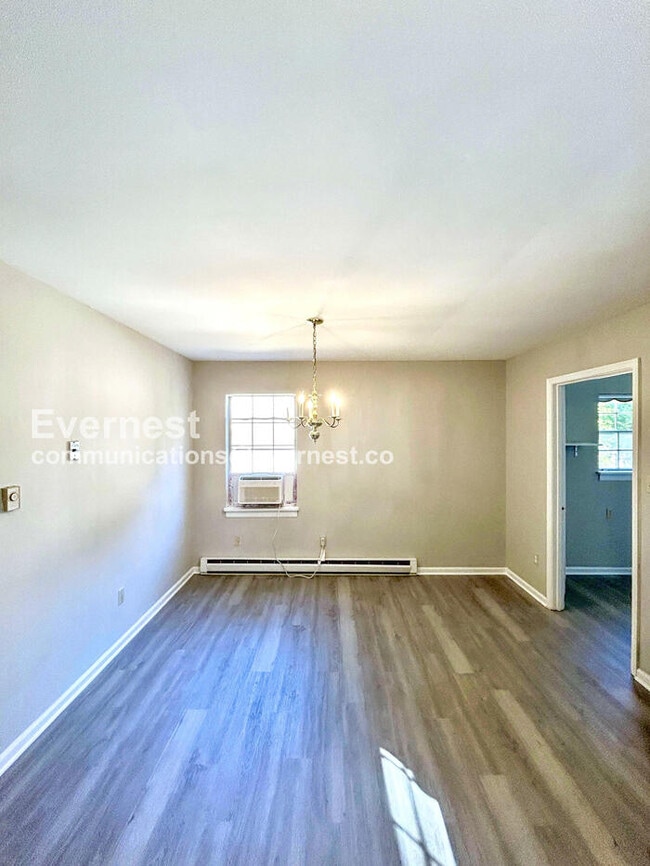Foto del edificio - 4609 Hillbrook Ave