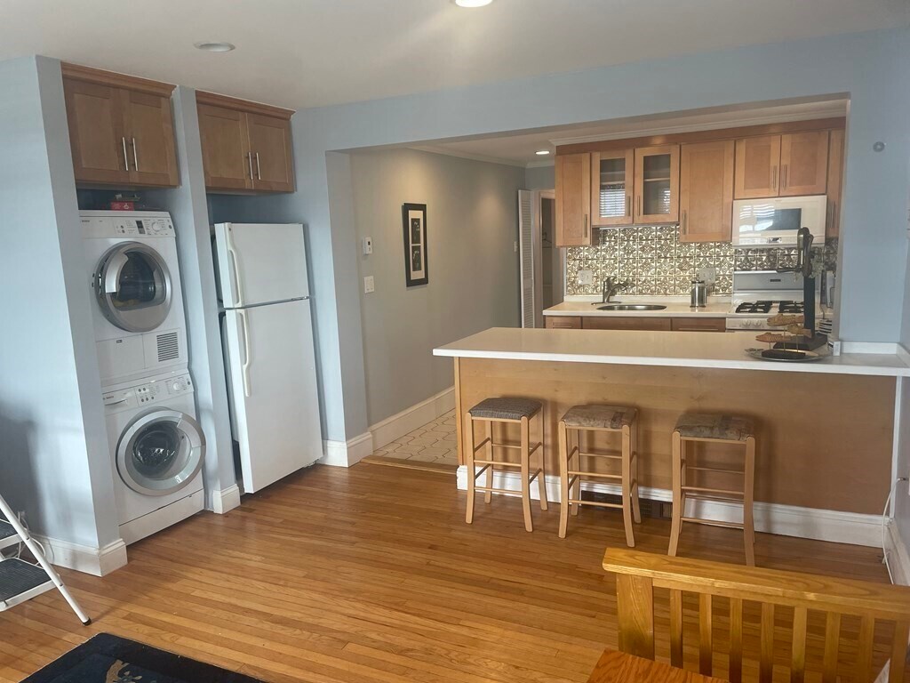 304 Humphrey St Unit 1, Swampscott, MA 01907 Room for Rent in