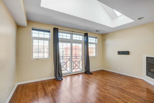 Building Photo - 2351 W Harrison St