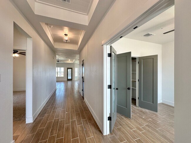 Foto del edificio - Viewable Now By Appointment!