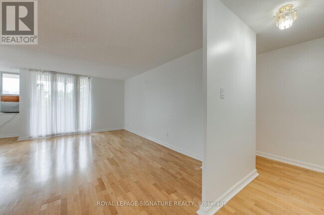 Photo du bâtiment - 80-380 Inverlochy Blvd