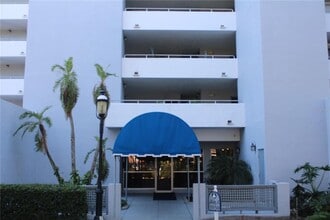 Building Photo - 1000 Riverside Dr