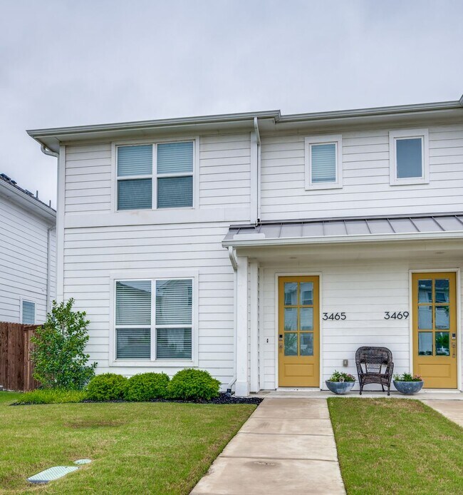 Foto del edificio - Modern 3 Bedroom, 2.5 Bath Townhome in a Gated Community for Lease!