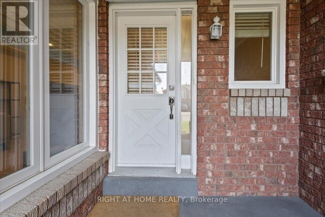 Building Photo - 2252 Wildwood Crescent