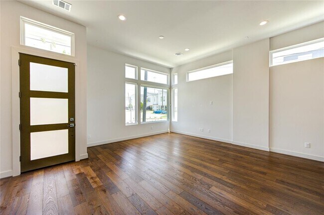 Foto del edificio - 2418 Gray St
