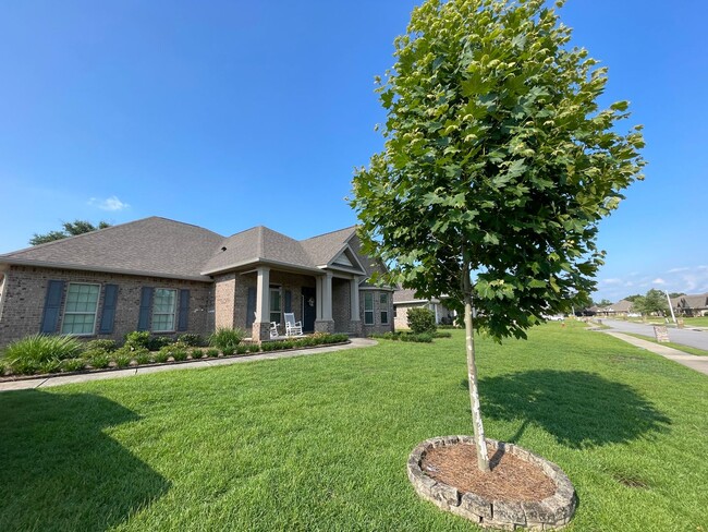 Building Photo - Gorgeous 5 Bedrooms