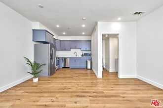 Building Photo - 14550 Burbank Blvd