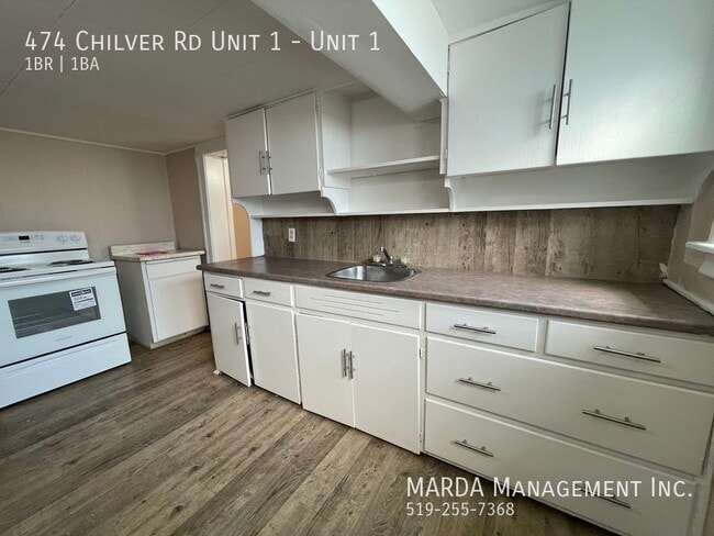 Building Photo - SPACIOUS & CLASSIC 1 BED/1BATH LOWER UNIT ...