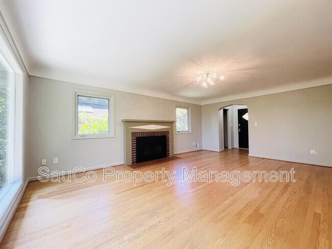 Foto del edificio - 5237 SW Burton Dr