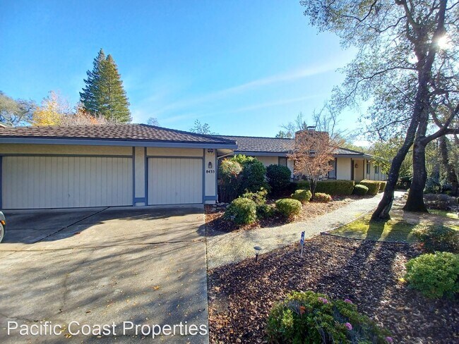 Building Photo - 4 br, 3 bath House - 8435 HIDDEN LAKE DRIVE