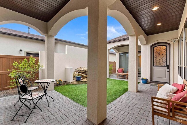 courtyard between main home and casita - 291 E San Pedro St