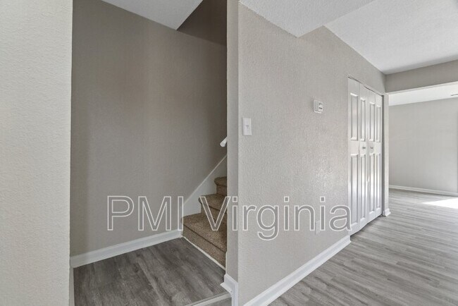 Foto del edificio - 1450 Sangaree Cir