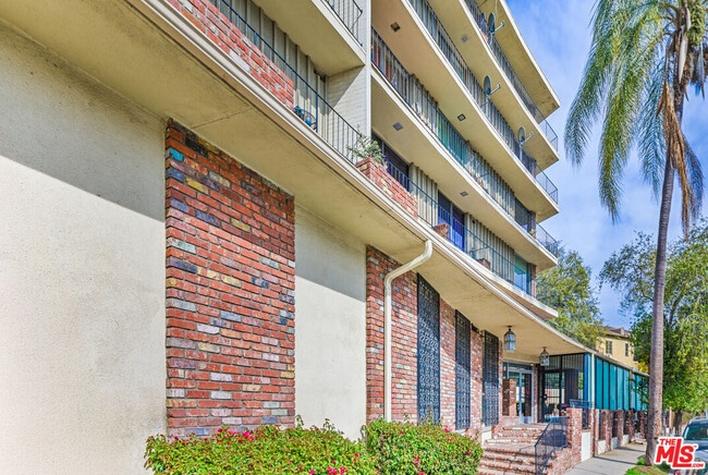 Building Photo - 2260 N Cahuenga Blvd