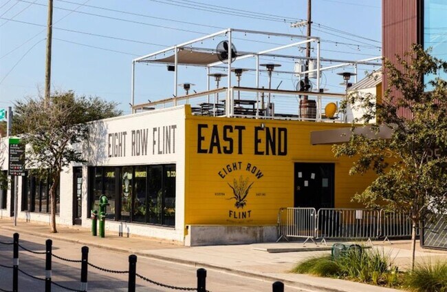 Foto del edificio - 5304 Polk St