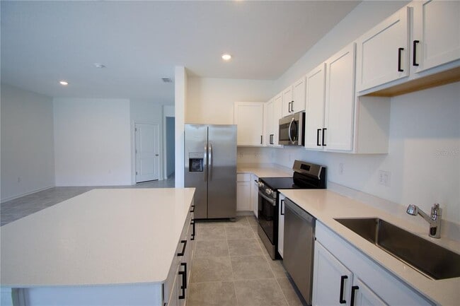 Building Photo - 2500 Skyline Lp