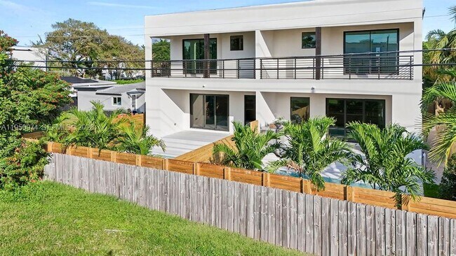 Foto del edificio - 1321 NE 13th Ave