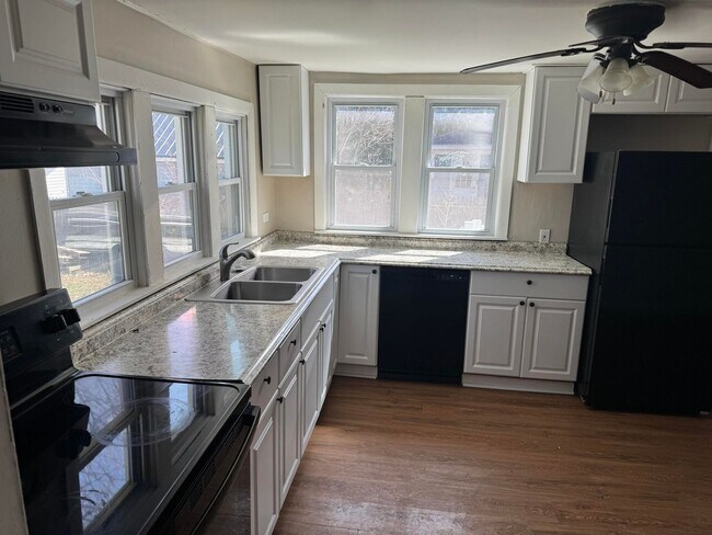 Foto del edificio - 3 Bedroom|1 bathroom house for rent