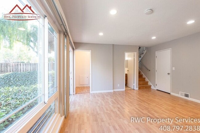 Building Photo - 1050 Oaktree Dr