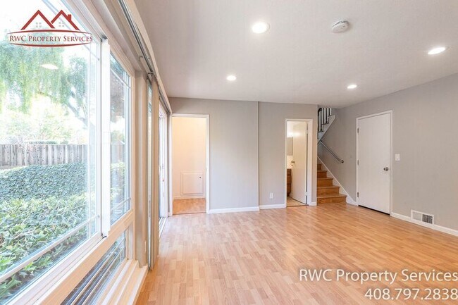 Foto del edificio - 1050 Oaktree Dr