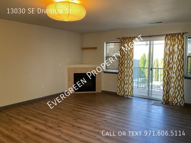 Building Photo - Breathtaking Portland Townhome $2,395 | Be...