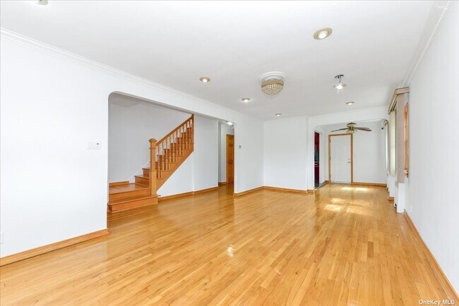 Foto del edificio - 153-02-153-77 77th Rd