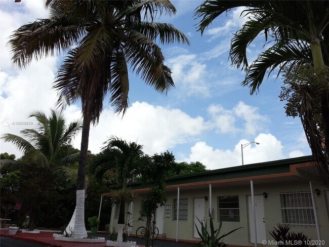 Foto del edificio - 645 NW 32nd St