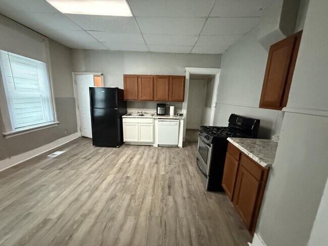 Photo - 7 W Hollister St House