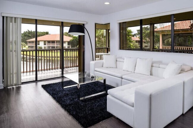 Building Photo - 653 Brackenwood Cove
