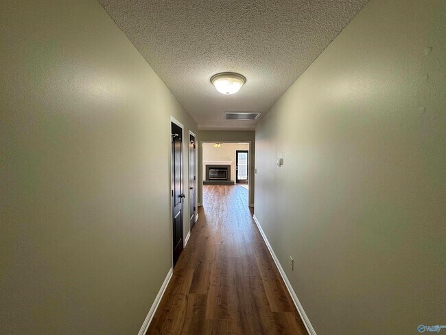 Building Photo - 115 Sleepy Hollow Ln