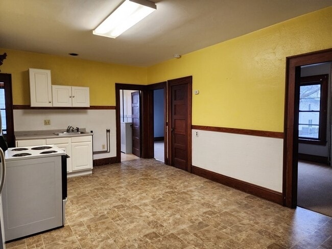Building Photo - 30 Bemis St