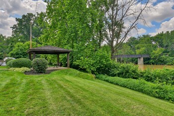 Gazebo with river view - Arlington Pointe Apartments