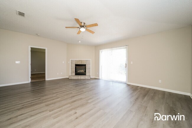 Foto del edificio - 7461 International Village Dr, Jacksonvill...