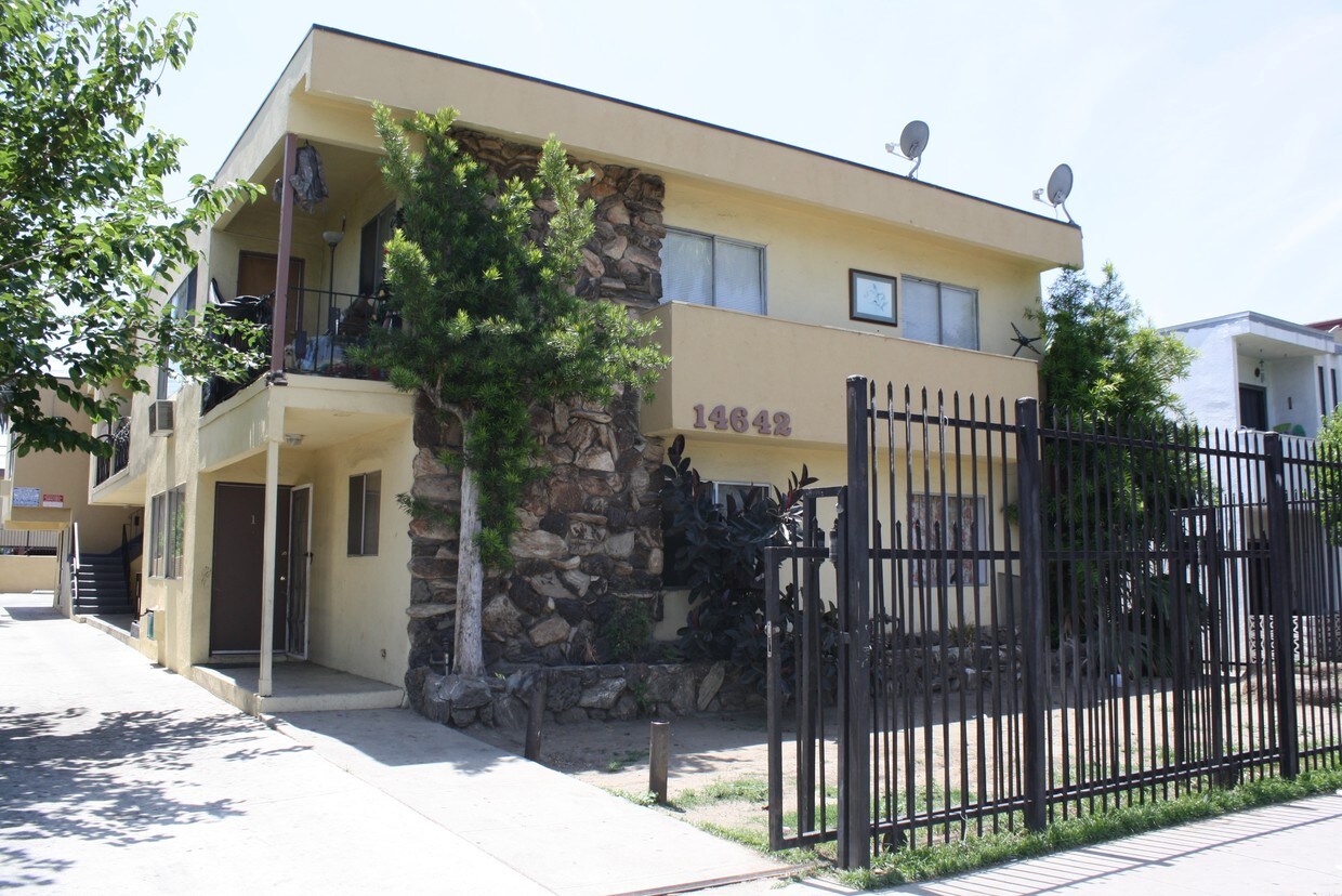Building Photo - 14642 Delano St