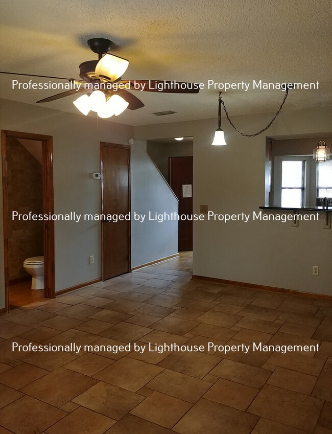 Foto del edificio - Relaxing townhome in Arlington with covere...