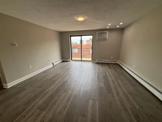 Interior Photo - Harvard Street Apartments