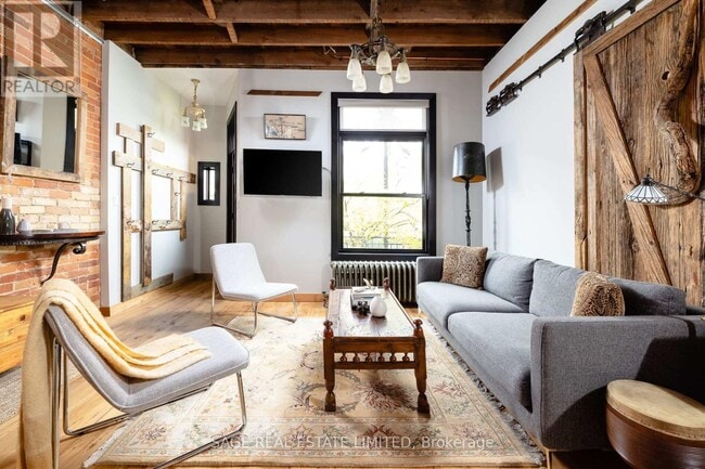 Photo du bâtiment - 927 Bathurst St